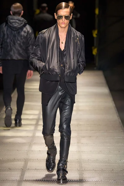 Look 11